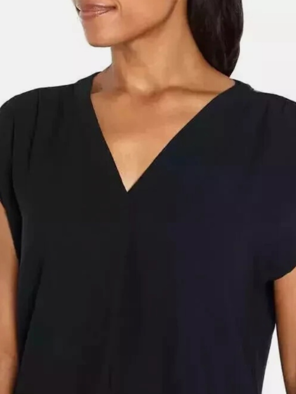NWT Banana Republic Ladies' Short Sleeve Black V-Neck Front Pleat Blouse - Picture 3 of 3